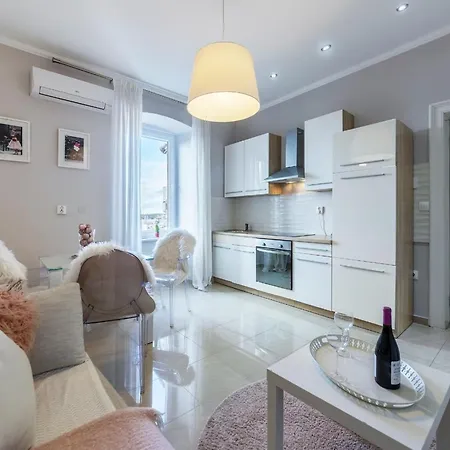 Superior One Bedroom With Sea View פולה